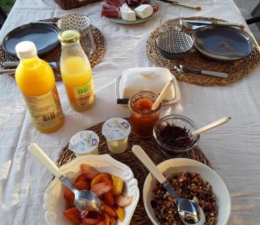 Laroque-Timbaut Bed & Breakfast | La Petite Maison