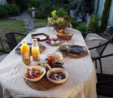 Laroque-Timbaut Bed & Breakfast | La Petite Maison