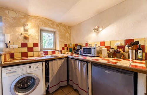 Les Cinq Avenues House | La Petite Provence - Two Bedroom House, Sleeps 4