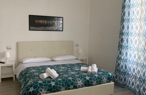 Materdei Apartment | La porta di Carmy