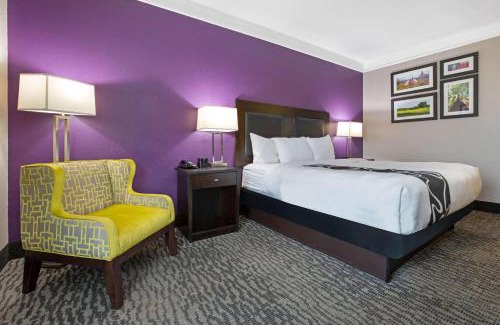 Pearland Hotel | La Quinta by Wyndham Pearland
