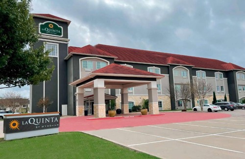 Waxahachie Hotel | La Quinta by Wyndham Waxahachie