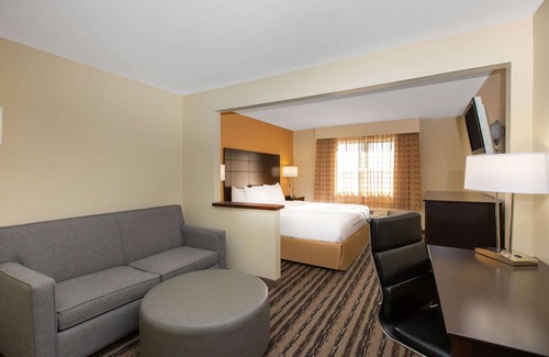 Lincoln Hotel | La Quinta Inn by Wyndham Lincoln, NE