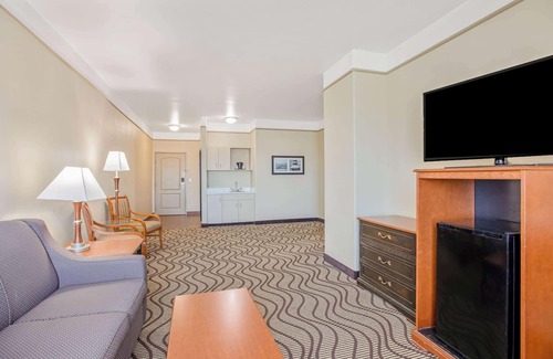 Central City Hotel | La Quinta Inn & Suites by Wyndham Corpus Christi Airport