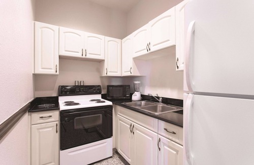 Sun Bay South Hotel | La Quinta Inn & Suites by Wyndham Tampa Bay Area-Tampa South