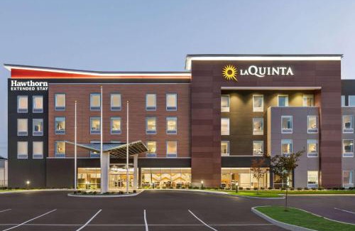 Mount Laurel Hotel | La Quinta Inn & Suites by Wyndham Mount Laurel Moorestown