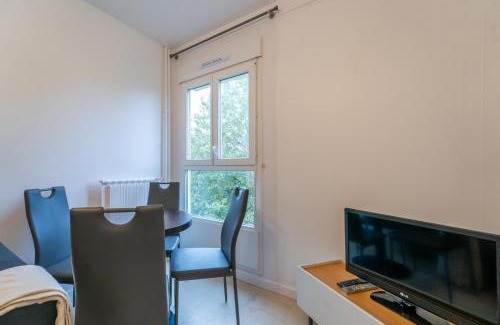 Stains Apartment | La Reposée - Appt à 25 min de Paris