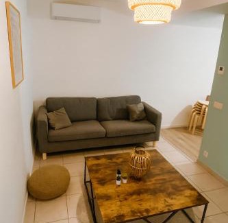 Faubourg Saint-Jacques Apartment | La Terrasse - Centre-ville - Parking - Netflix