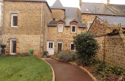 Montaudin House | LA VIE DE CHATEAU EN TOUTE AMITIE ET SIMPLICITE