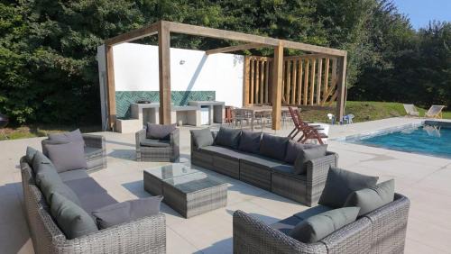 La Lande-Saint-Leger Villa | La villa Saint Léger - 12 personnes Jardin et piscine chauffee