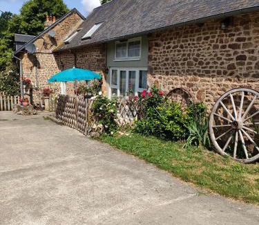 Buais-les-Monts Bed & Breakfast | La Ville - Les Petits Champs