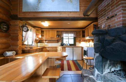 Pyhatunturi Villa | Laavu 15 Original Log Cabin with Sauna