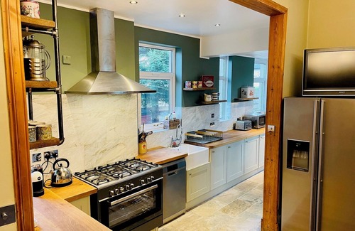 Inverness Villa | Ladies Lodge - Inverness