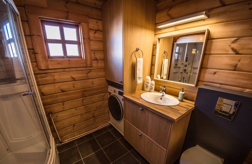 Selfoss Apartment | Lækjarbakki Cabin in the Golden Circle