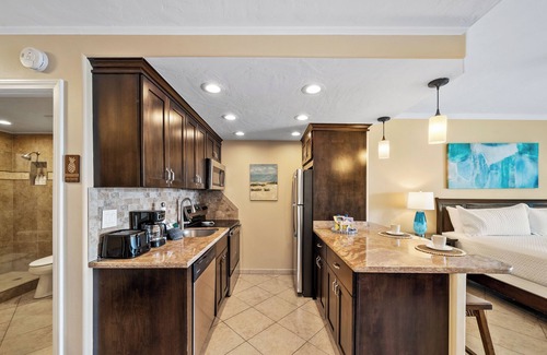 Historic Lahaina Front Street Condo | Lahaina Shores Oceanfront Studio 617