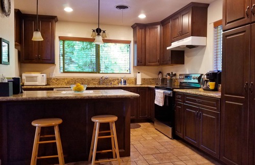 Lake Almanor Country Club House | Lake Almanor Vacation Home Reserve Your Holiday. Also Booking 2026. Sleeps 10.