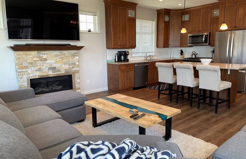 Okanagan-Similkameen House | Lake and Mountain Views | Golf cart | Boat slip