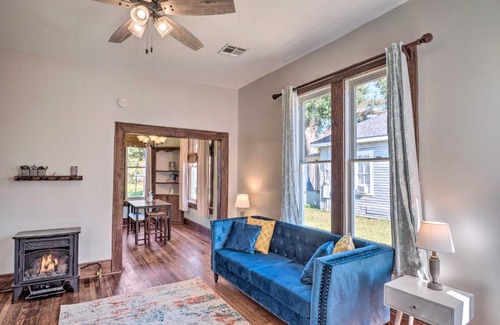 Lake Charles House | Lake Charles Cottage with Fireplace and Yard!