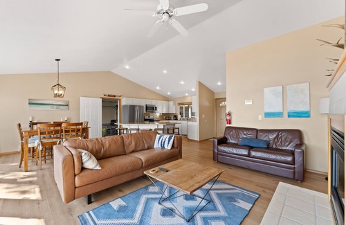 Chelan House | Lake-Chelan-view home with large deck, new hot tub, Ping-Pong & foosball table