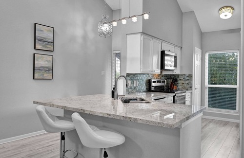 April Sound Condo | Lake Conroe Condo in Gated Community with Porch & Modern Amenities—Your Ideal Getaway Spot!