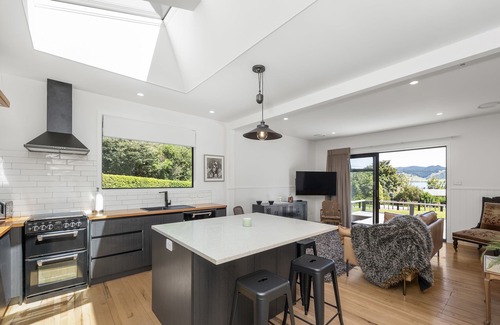 Kawerau House | Lake Escape - A Magic GetawaynTrout Fishing, Kayaking, space for tents or boats