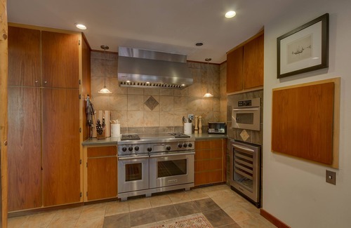 Tahoe Vista House | Lake Front Retreat With Your Private Beach & Hot Tub