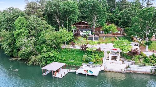 Hickory House | Lake Hickory Trio 3BR Blue Unit