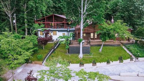 Hickory House | Lake Hickory Trio 3BR Blue Unit