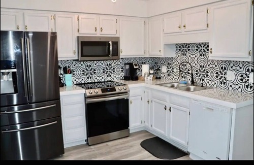 East Arlington House | Lake house scenic view with close proximity to the beach and necessities