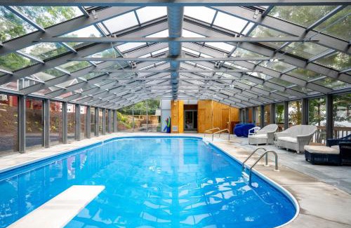 Grange Landing House | Lake house w/indr pool and jacuzzi