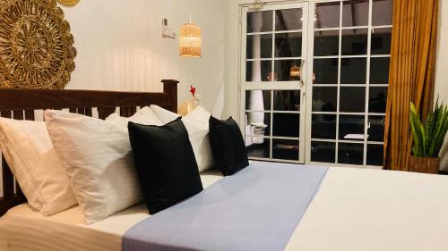 Weerawila House | Lake Ibis