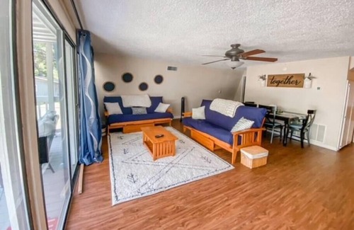 Granbury House | Lake Life Fun In The Sun!