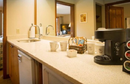 Lake Louise Cabin | Lake Louise 2-Bedroom Suite | Deck & Views