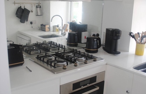 Honiton Apartment | Lake Makers Cottage - Relaxing Apartment in the Quaint Market Town of Honiton
