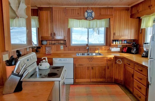 Harbor Springs House | Lake Michigan beachside cottage in Good Hart