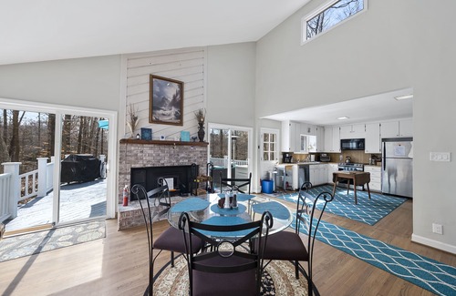 Hillsborough Cottage | Lake Overlook Retreat - 5 acre nature preserve near the Eno River, UNC & Duke