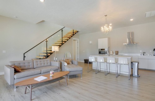 Big Water Villa | Lake Powell Sunrise Villa by Antelope Canyon - Firepit, Stargazing & Scenic View