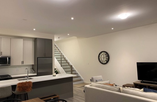 Big Bay Point House | Lake Simcoe. Resort Stay. Direct Water Access. Furnished. All Amenities