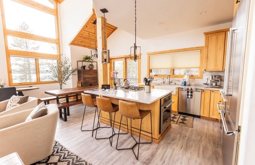 Tahoe Vista House | Lake Tahoe - Lake View and Pet Friendly!