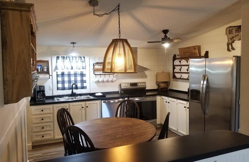 Mead House | Lake Texoma Vacation Home The Farm House