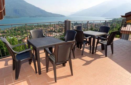 Vercana Apartment | Lake View Apartment in Vercana, Shared Pool