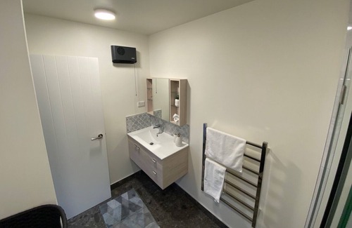 Frankton Apartment | Lake View One Bedroom Unit