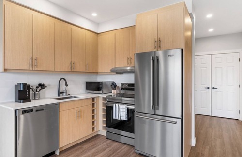West Kelowna Estates House | Lake Views Beach Suite - 6 min to downtown Kelowna