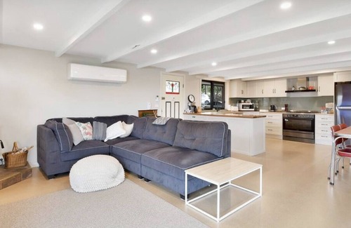Goughs Bay House | Lake views & Mt. Buller snow fields - BOOK 3 nights have an extra night on us.