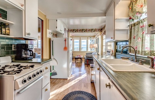 Port Sanilac House | LAKEFRONT! 3 bdrm-1.5 bath- moved reservation to another Site online.