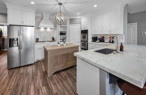 Atascocita House | Lakefront 7BR w/Pool + Spa | 30 Mins to Downtown