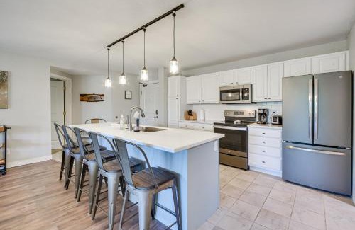 Birchwood Apartment | Lakefront Birchwood Condo with Pool and Hot Tub!