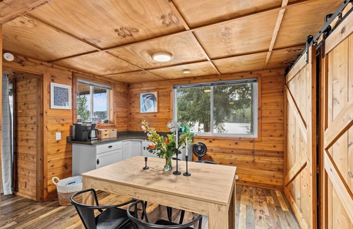 Belfair Cabin | Lakefront Cabin by Hood Canal- Hot Tub, Kayak, Firepit - Romantic + Kid-friendly