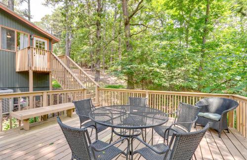 Eureka Springs House | Lakefront Cabin Less Than 3 Mi to Dtwn Eureka Springs!