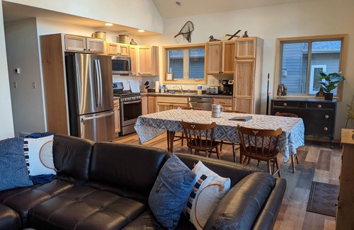 Park Falls Cabin | Lakefront Cabin on Pike Lake Chain w/Sunset View - ATV/Snowmobile Flambeau Trail